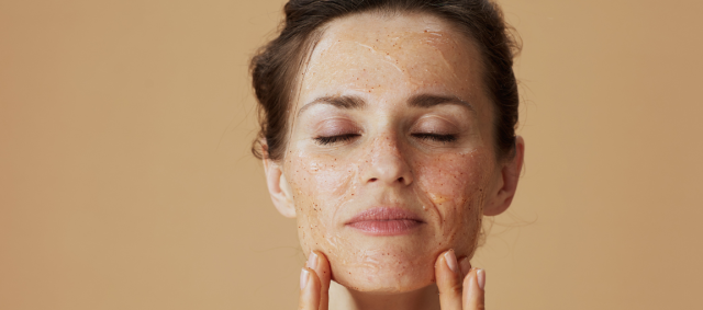 L'éponge nettoyante pour le visage: est-ce vraiment utile ?